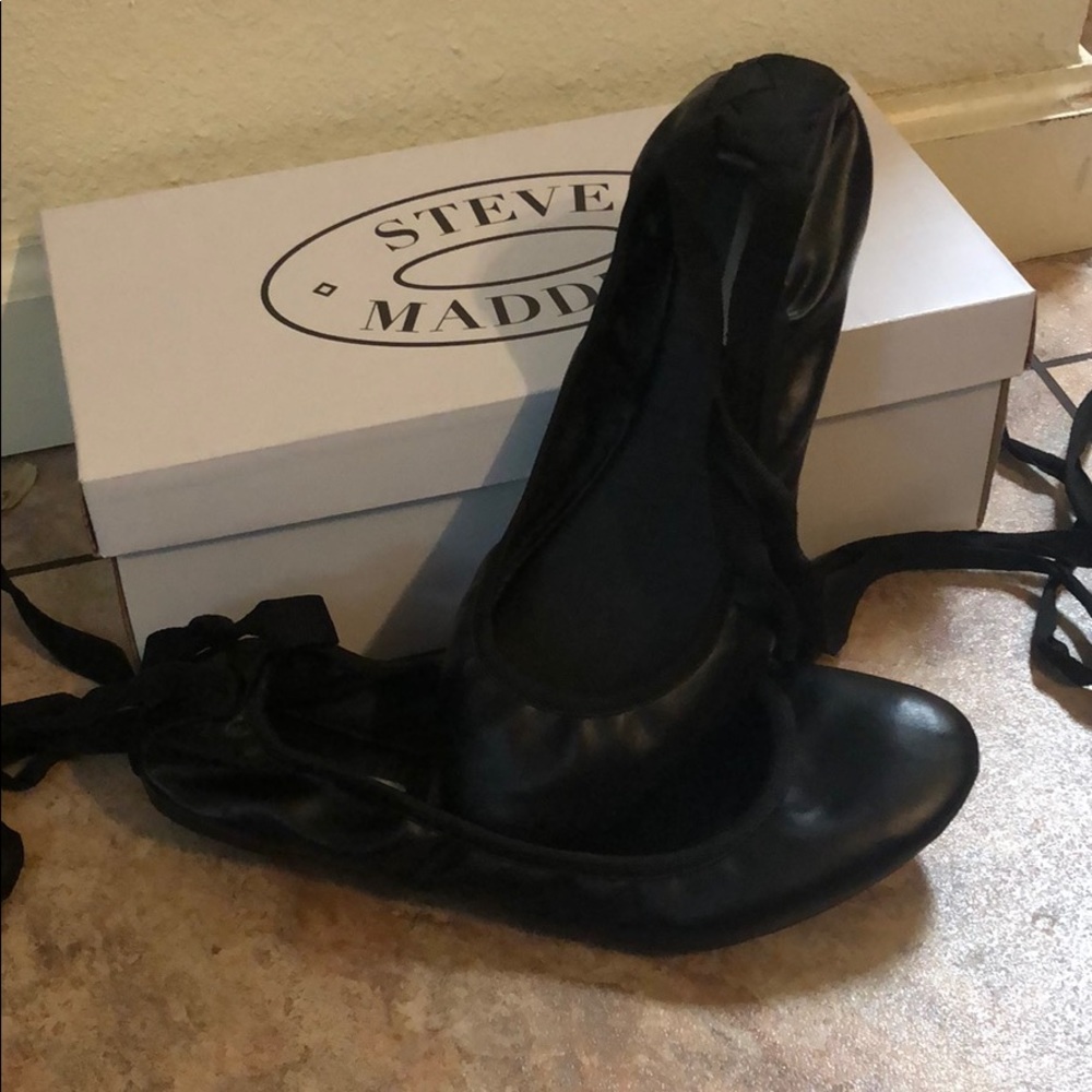 Black ballet flats